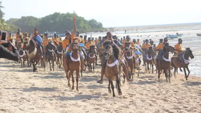 Cara Jitu Berdayakan Peternak Kuda Sandelwood di Pulau Sumba